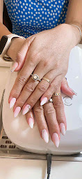 Photo n°10 de LYLE NAIL'S à Paris (Salon de manucure)