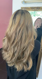 Photo n°2 de Salon de la Tour à La Courneuve (Salon de coiffure)