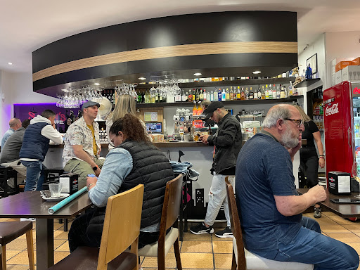 Salems Cafe - Visual