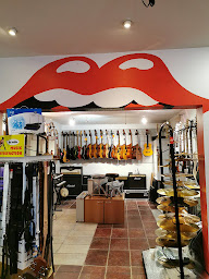 Photo n°1 de music satisfaction à Pernes-les-Fontaines (Magasin d'instruments de musique d'occasion)