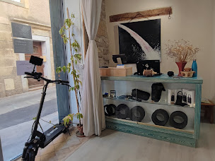 Photo n°2 de Electri-City Trottinettes Gyroroues Accessoires à Lunel (Magasin de roues)