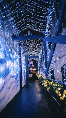 Frosty's Christmas Bar - Los Angeles by null