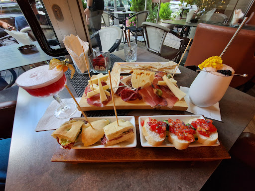 Martinez Cafe Cocktails Bar - Thumbnail