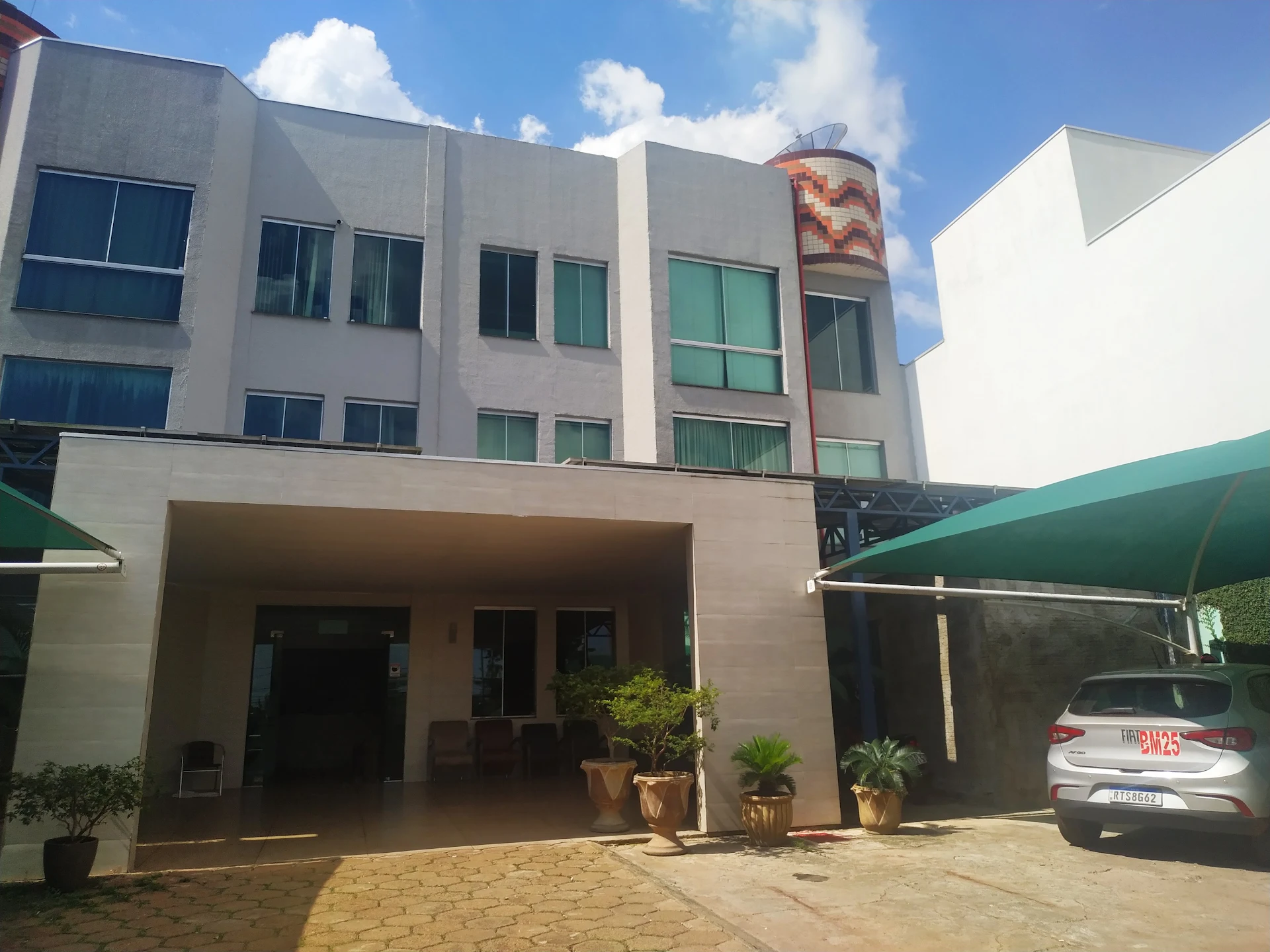 Hotel Serrano
