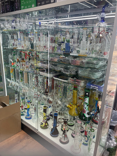 SMOKE LAND (SMOKE & VAPE SUPPER STORE) Gallery - United States