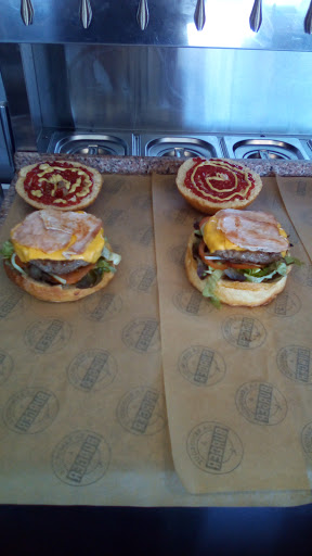 LA REMORQUE A BURGER LC