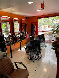 Photo n°3 de Coiffure Al Jamal à Les Mureaux (Salon de coiffure)