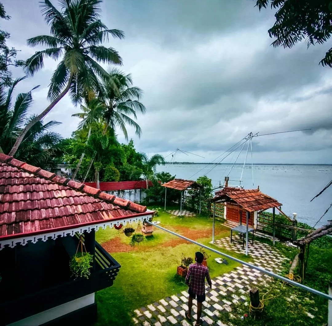 Lake Heaven Pongalil Resort