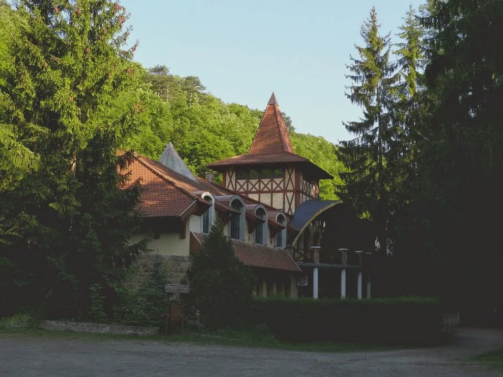 F. F. Királyrét Kft