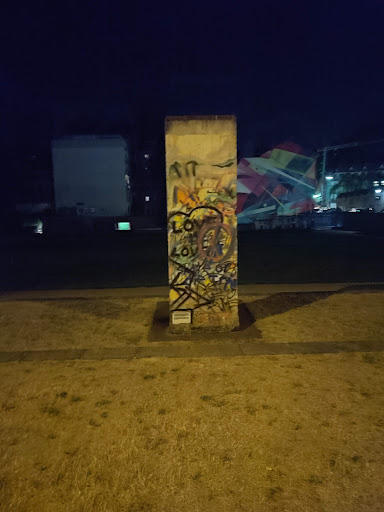 Betonfragment der Berliner Mauer - Thumbnail