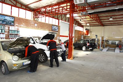 Photos of Shahr-e-Automobile-e-Khosravani car store