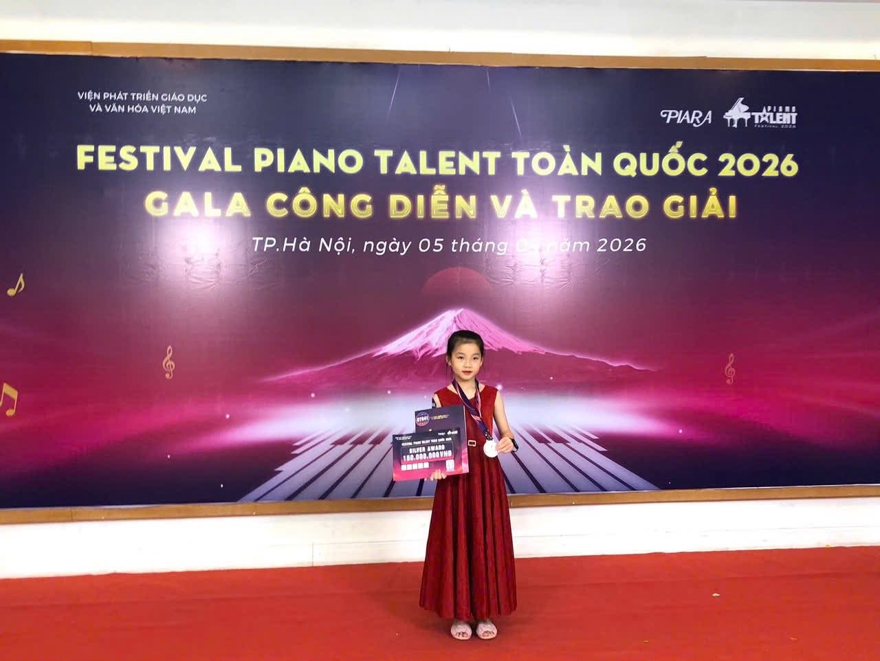 Gia Hân, người đã xuất sắc đạt Giải Nhì tại Liên hoan Piano Talent Toàn Quốc 2026