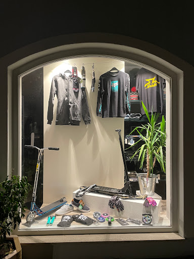 X-World Skateshop - Thumbnail