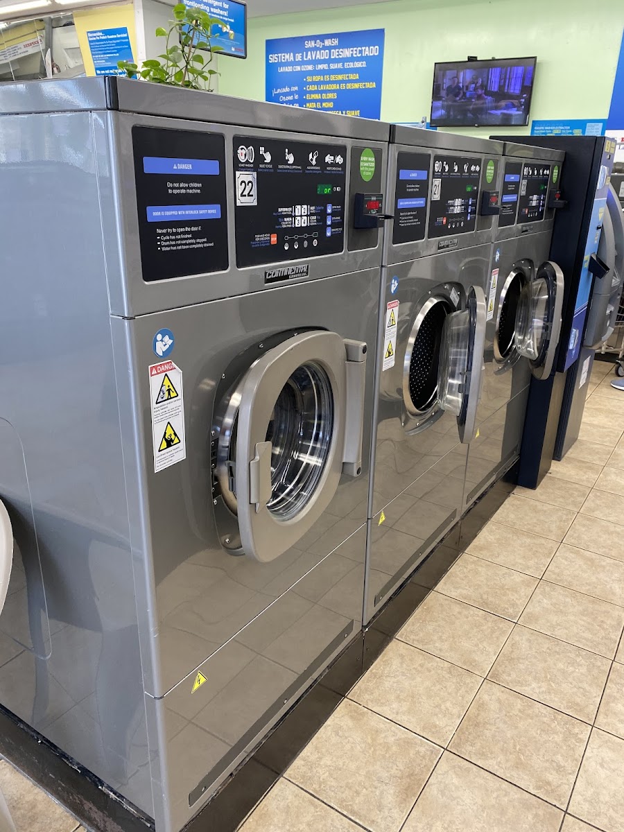 Laundry Express storefront and entrance in New Haven
