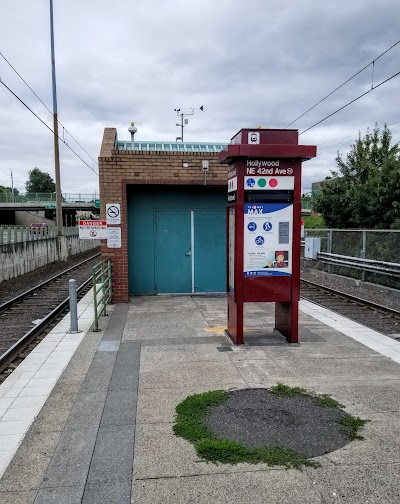 Hollywood/NE 42nd Ave TC MAX Station