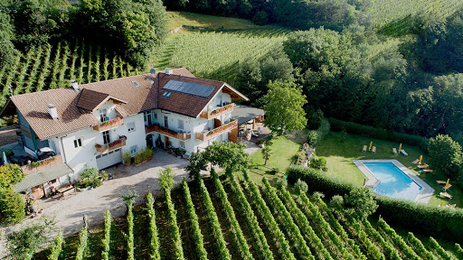 Kerschbamerhof Apartments auf dem Weinbauernhof im Süden Südtirols mit Pool