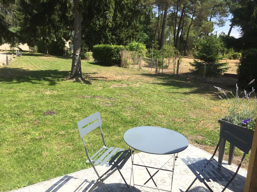 Photo de Le Jardin Des 4 Saisons Gîte Chambre Piscine Climatisation Proche Le Mans à Changé (72560)