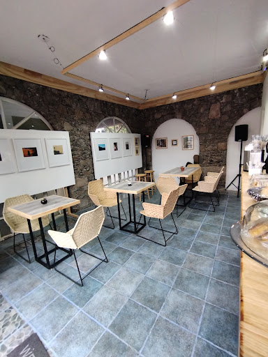 Lazlo Café & Brooklyn English Academy
