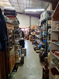 Photo n°1 de Brocante Au P'TIT Bonheur Val d'Oust Débarras maison, garage etc à Val d'Oust (Friperie)