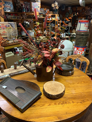 Dietz Charming Mix Antiques & Wood Crafts - Thumbnail