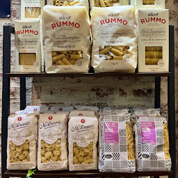 Photo n°11 de Un truc à manger - Restaurant à emporter & Traiteur Italien régional des Pouilles à Versailles (Cave à vins)