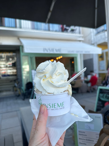 Insieme - Gelato Amicizia Amore Gallery - France