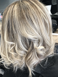 Photo n°24 de Les Blondes et les Brunes (Paris) à Paris (Salon de coiffure)