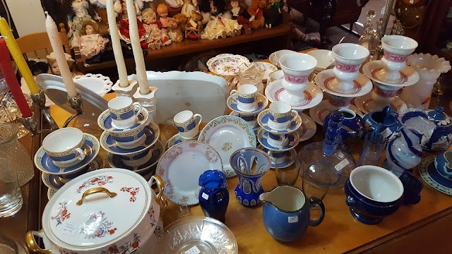 Whistle Post Antiques & Nostalgia