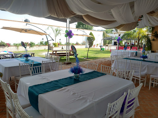 familiar La Presa Garden Logo