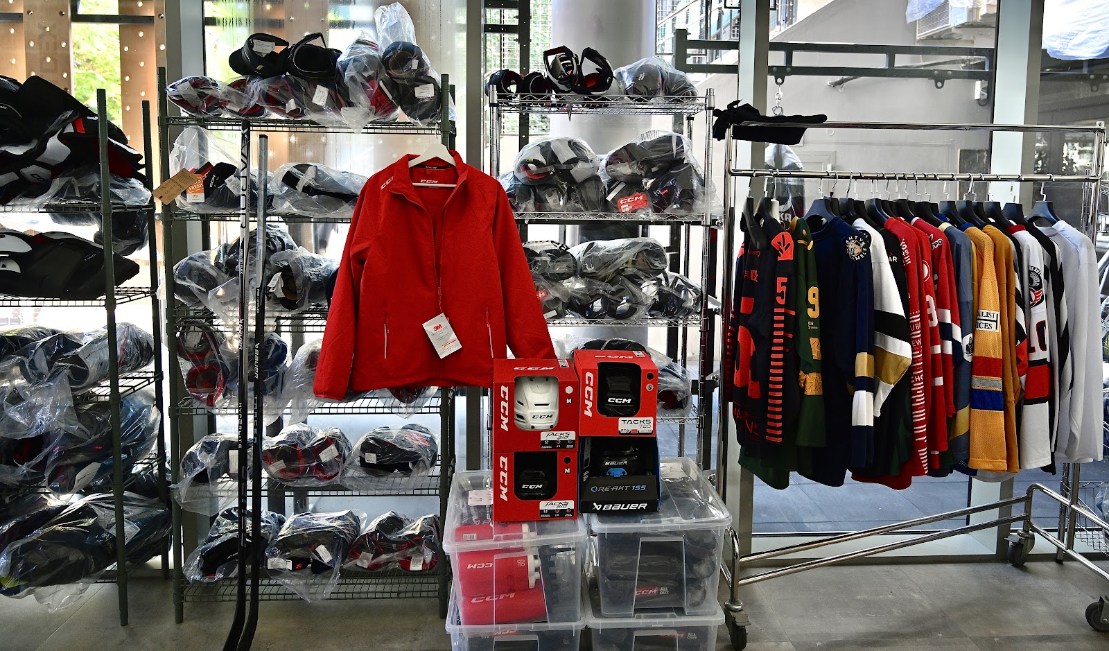 Emirates Sports Store - صورة 2