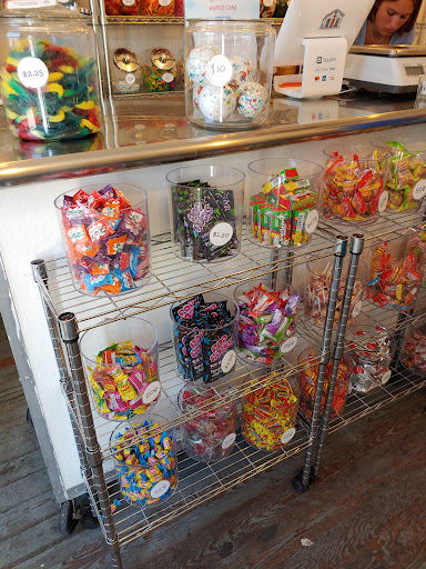 Dam Candy Store - Visual
