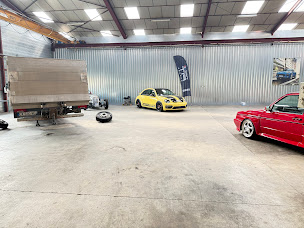 Photo n°8 de Two Fit Garage à Saint-Cyr-en-Val (Prestataire de tuning automobile)