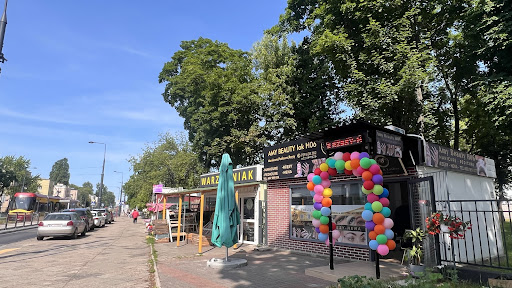 Amy Beauty H06 Nails & Lashes