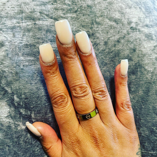 Toms Nails & Beauty - Thumbnail