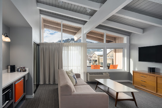 Tamarack Lodge by null