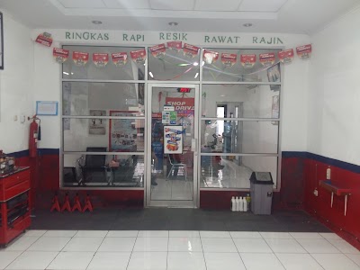 Photos of Shop N Drive