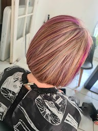 Photo n°9 de Angele Hair - Coiffeuse à domicile by Angélique Roger à Morancez (Salon de coiffure)