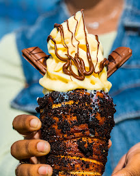 Photo n°1 de Chimni - Chimney Cakes & Coffee Shop à Cergy (Café)