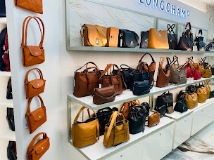 Photo n°8 de MINELLA Maroquinerie à Auxerre (Magasin de chaussures)