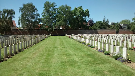 Faubourg d'Amiens Military Cemetery - Thumbnail