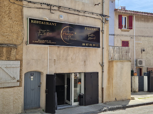 Piazza Famiglia
