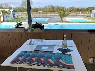 Photo n°7 de AQUA PENSEZ-VOUS ? Pisciniste BORDEAUX - CESTAS à Cestas (Magasin de matériel pour piscines)