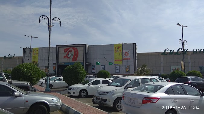 Lulu Hypermarket Car Parking Area, Author: Jaisan Michael