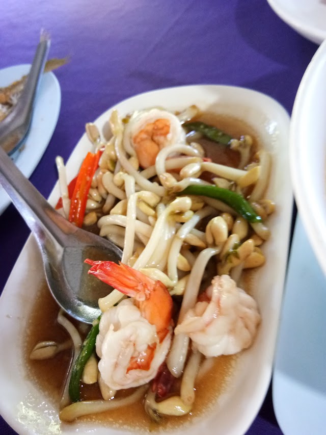 Mor Moo Dong Restaurant