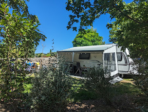 Photo n°12 de Camping Yelloh! Village Domaine de l'Esquiras à Vallon-Pont-d'Arc (Piscine)