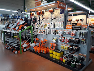 Photo n°2 de Hugon SA - Commerce Agricole à Peyre en Aubrac (Magasin de matériel de motoculture)