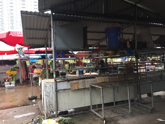 Quang Ba Flower Market