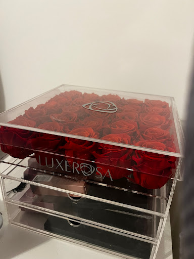 LUXEROSA - Forever Rose Boxes & Flower Bouquets Logo