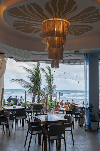 Sandbar Restaurante at The Carmen