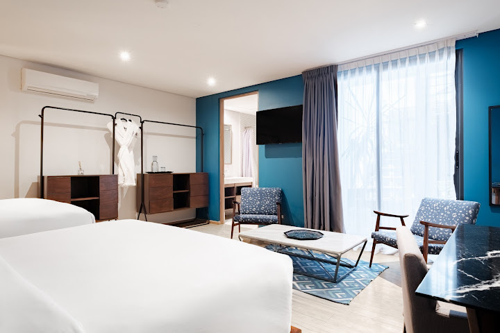 HOTEL PUG SEAL POLANCO ALLAN POE by null